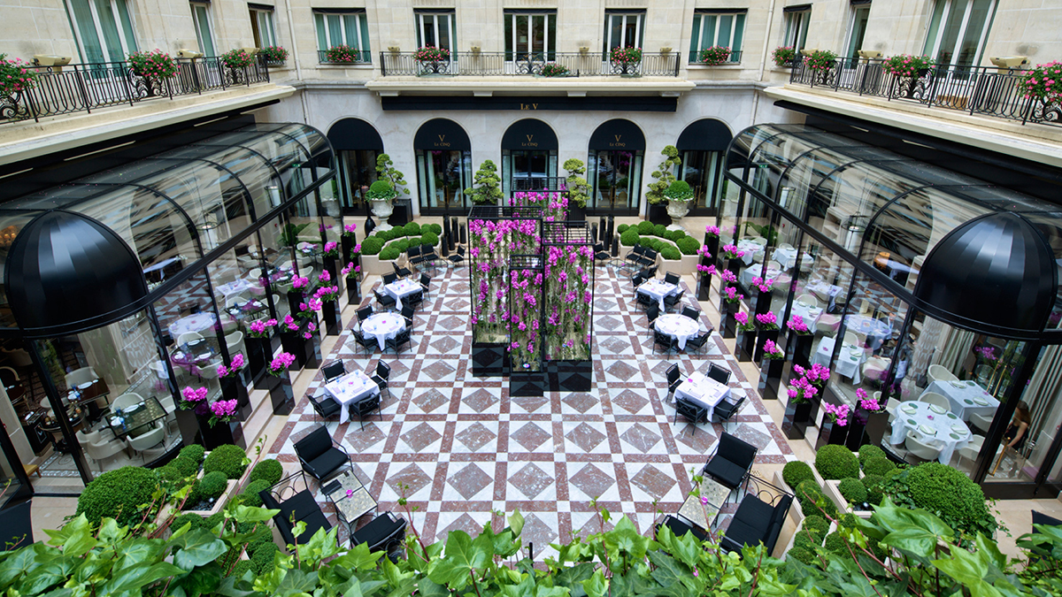 Four Seasons Hotel George V Paris cafe