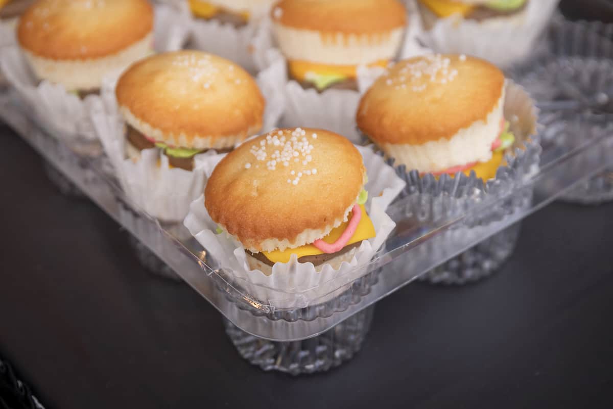 Hamburger cupcakes by Krafty Kween Lio Botello